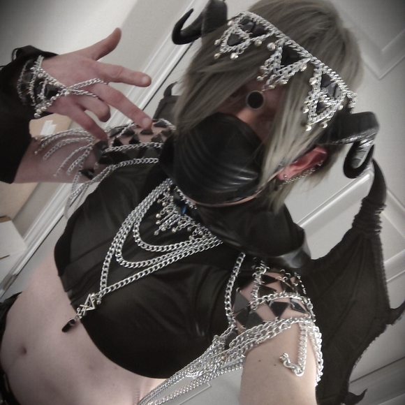 Meet your Posher, Nev'yn! - Picture 3 of 3